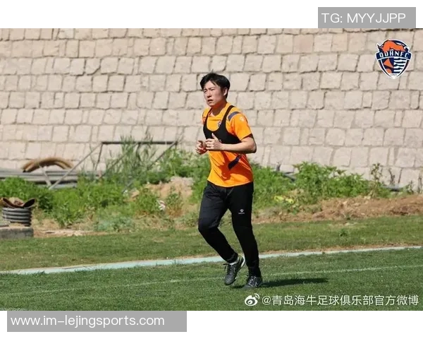 郑龙成功转型成为青岛海牛助理教练开启新篇章